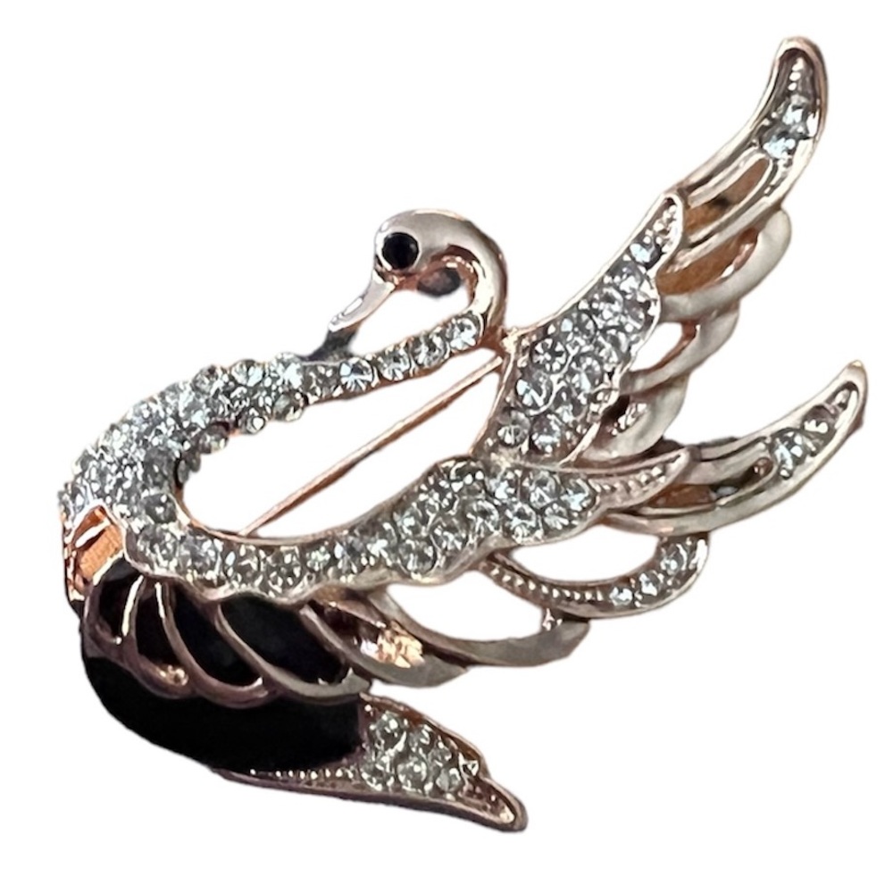 SWAN BEAUTIFUL RHINESTONE  BROOCH WITH BLACK FAUX GEM COPPER TONE NWT
